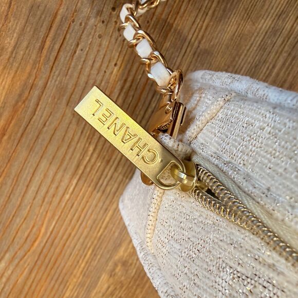 CHANEL Beauté Authentic VIP Makeup Pouch Mini Crossbody Bag w/Gold Chain Strap - Picture 9 of 12